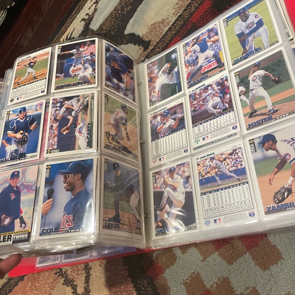 1990 BINDER FULL OF BASEBALL CARDS+ FOOTBALL CARDS - Picture 3 of 7